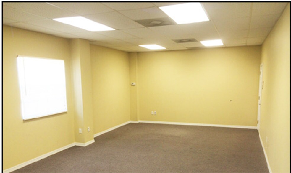 More Photos Of 5641 Division Dr, Fort Myers Warehouse For Lease