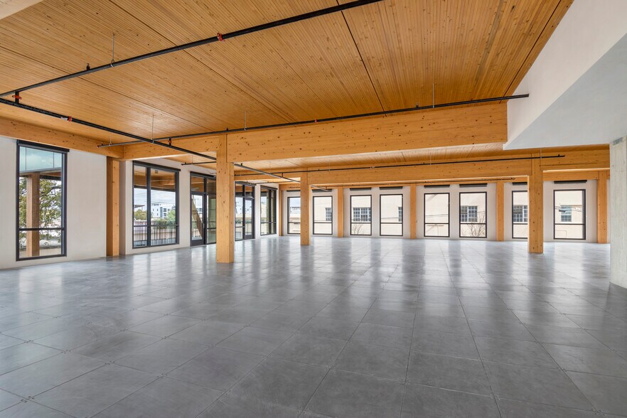 More Photos Of 711 Broadway St, San Antonio Office For Sale