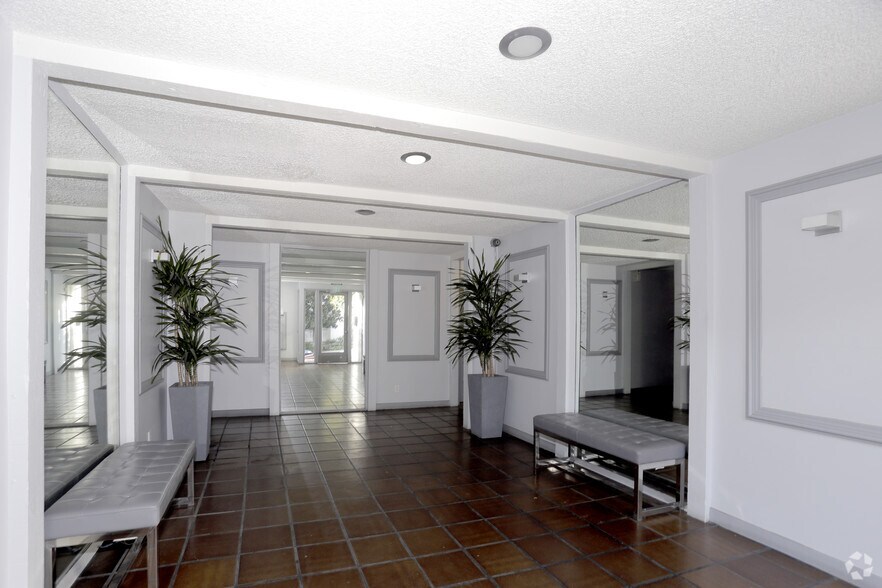 More Photos Of 954 Palm Ave, West Hollywood Apartments For Sale