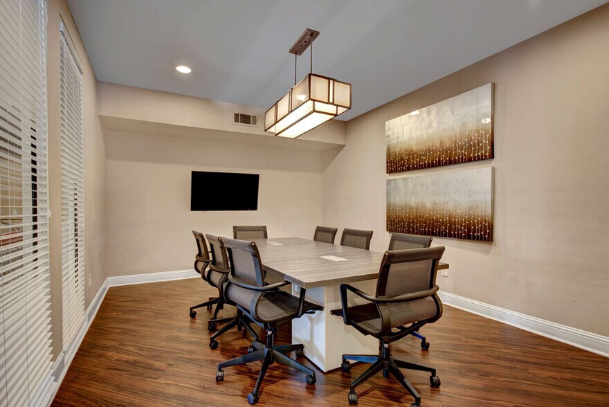 More Photos Of 301-409 N Walker Ave, Oklahoma City Apartments For Lease