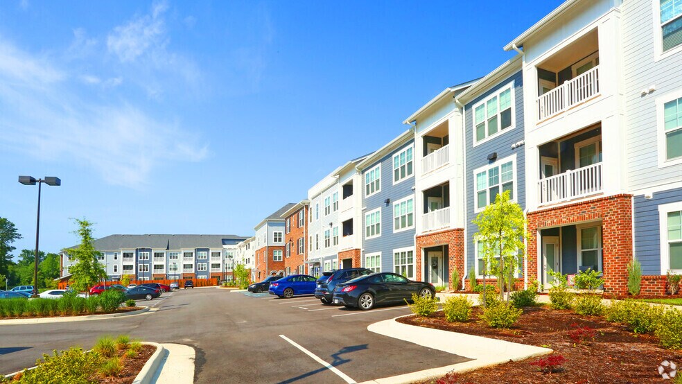 More Photos Of 301 Continental Pkwy, Newport News Apartments For Sale