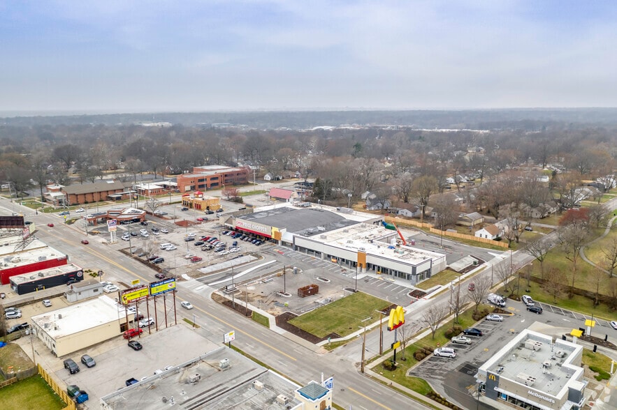 More Photos Of 8400-8430 Wornall Rd, Kansas City Freestanding For Lease