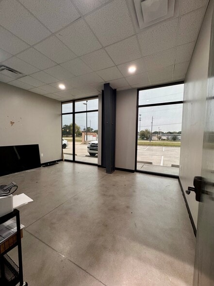 More Photos Of 16726 Huffmeister Rd, Cypress Freestanding For Lease