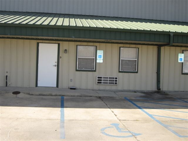 More Photos Of 131 Industrial Dr, Slidell Warehouse For Lease