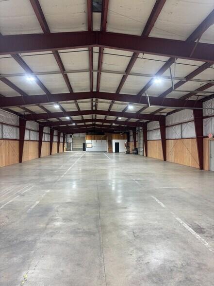 More Photos Of 250 SE Booth Bend Rd, McMinnville Manufacturing For Lease