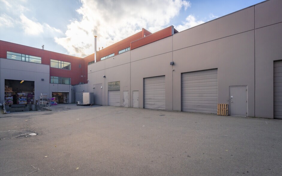 More Photos Of 8678 Greenall Ave, Burnaby Showroom For Lease
