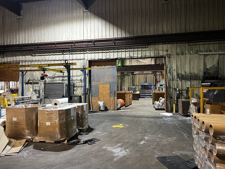More Photos Of 327 S Tate St, Corinth Warehouse For Lease