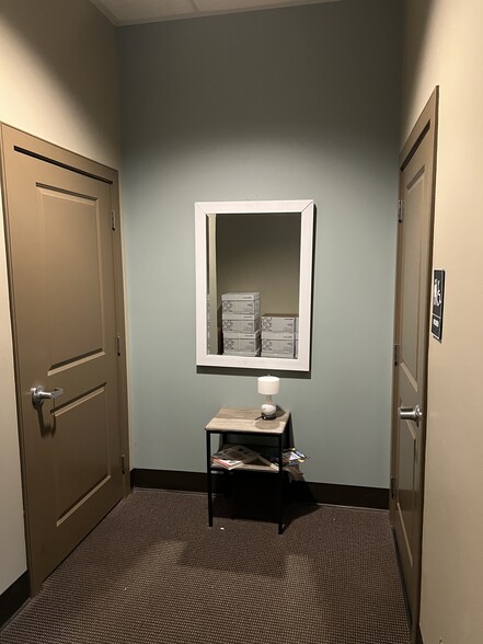 More Photos Of 547 Long Point Rd, Mount Pleasant Flex For Lease