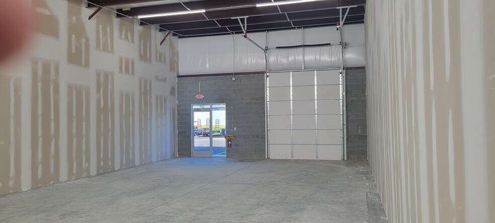 More Photos Of 8129 Pine Ridge Rd, Mechanicsville Light Distribution For Lease