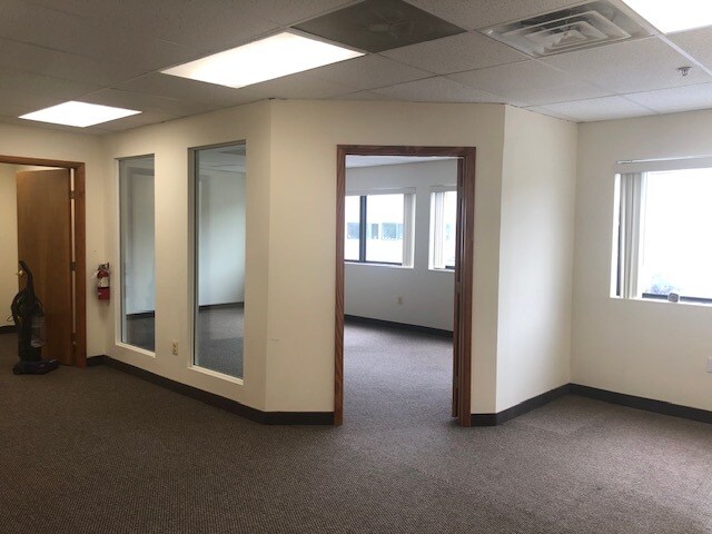 More Photos Of 239 New Rd, Parsippany Office For Lease