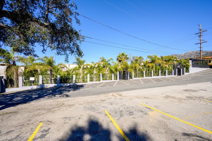 More Photos Of 6500 Foothill Blvd, Tujunga Restaurant For Sale
