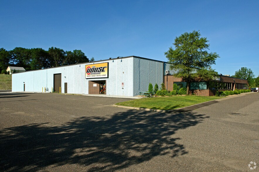 More Photos Of 300 S Owasso Blvd E, Little Canada Showroom For Lease