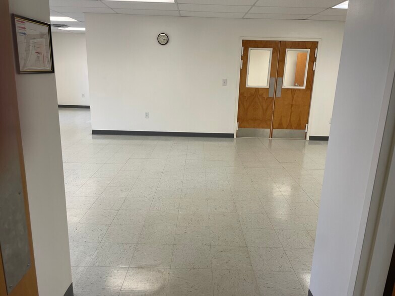 More Photos Of 2141 Eastview Pky, Conyers Office For Sale