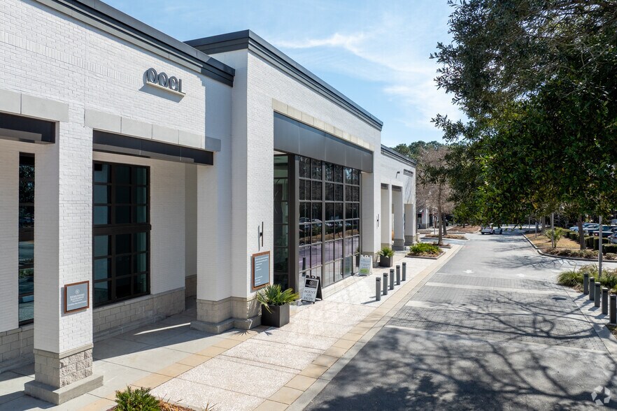 More Photos Of 774 S Shelmore Blvd, Mount Pleasant Unknown For Lease