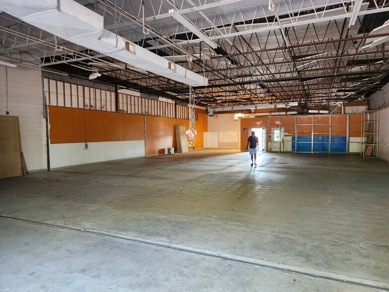 More Photos Of 252 Bethlehem Pike, Colmar Showroom For Lease