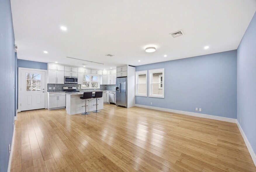 More Photos Of 96 Coale Ave, Staten Island Multifamily For Sale