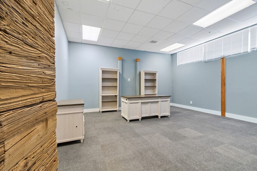 More Photos Of 2801-2805 Dr Martin Luther King Jr St N, Saint Petersburg Storefront Retail Office For Lease