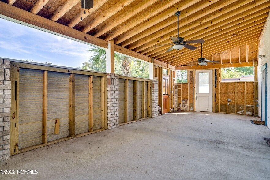 More Photos Of 803 Dawson St, Wilmington Storefront Retail Office For Sale