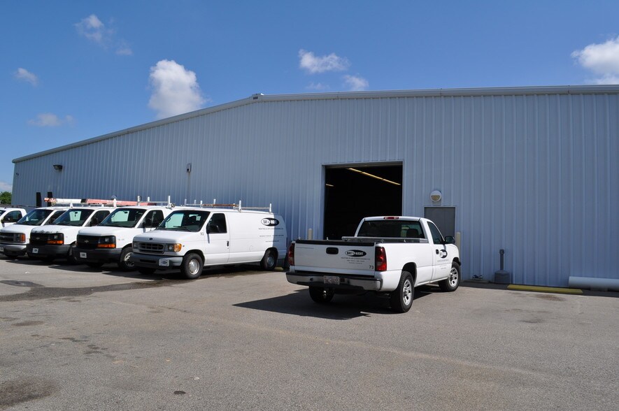 More Photos Of 552 E Russell St, Fayetteville Showroom For Sale
