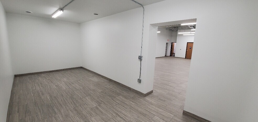 More Photos Of 20930 Meyers Rd, Oak Park Office For Sale