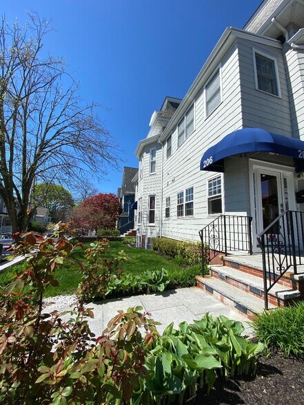 More Photos Of 206 Holland St, Somerville Office For Lease