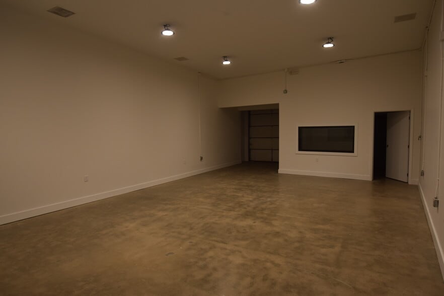 More Photos Of 6128 Brookshire Blvd, Charlotte Light Distribution For Lease