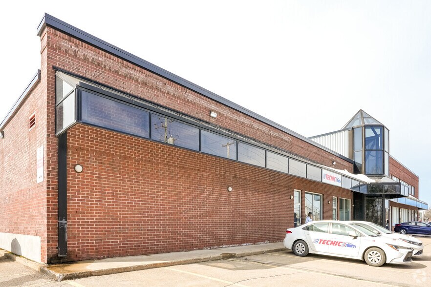 More Photos Of 1451 Rue de l'Etna, Québec Storefront Retail Office For Lease