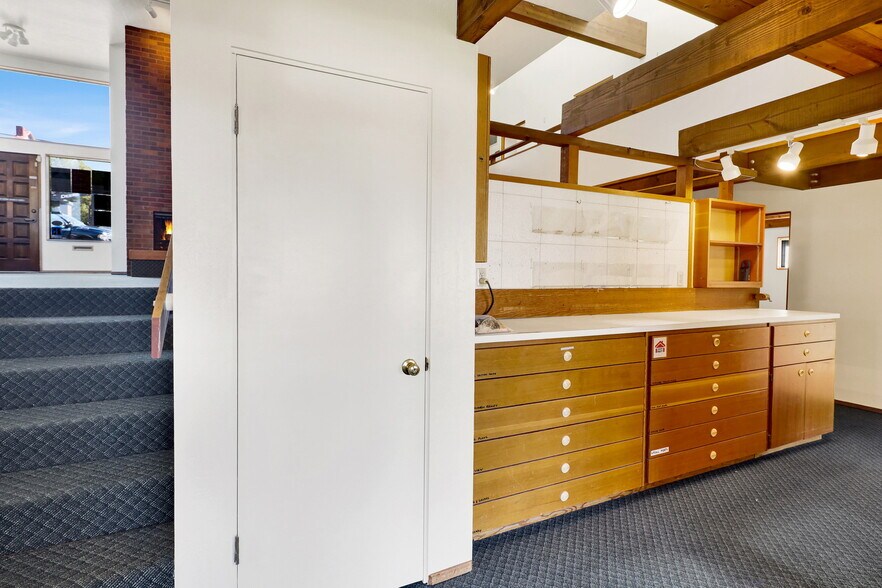 More Photos Of 1100 11th St, Bellingham General Retail For Lease