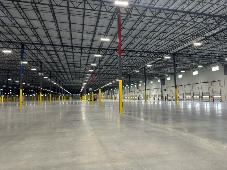 More Photos Of 9701 S Veterans Rd, Pharr Distribution For Lease