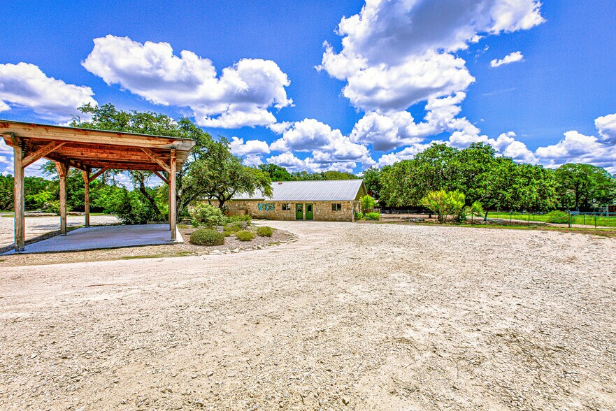 More Photos Of 45 La Buena Vista Dr, Wimberley Schools For Sale