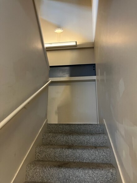 More Photos Of 1770 Airport Way S, Seattle Showroom For Lease