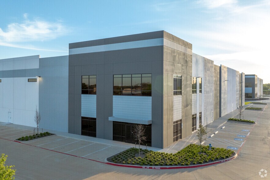 More Photos Of 3411 Mingo Rd, Denton Unknown For Lease