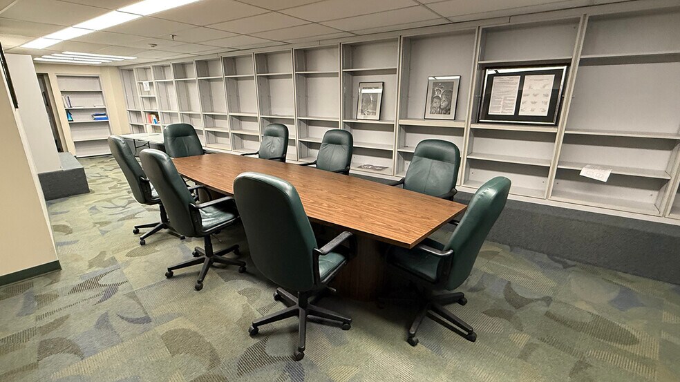 More Photos Of 346 Portage Av, Winnipeg Office For Lease
