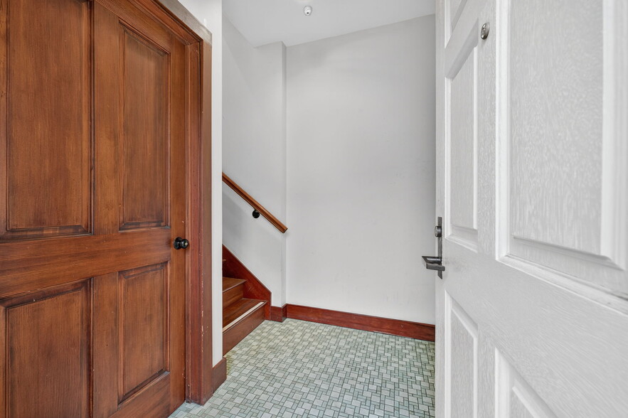 More Photos Of 3300 Broadway St, Sacramento Storefront Retail Office For Lease