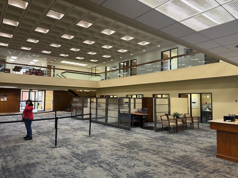 More Photos Of 380 E Main St, Spartanburg Bank For Lease