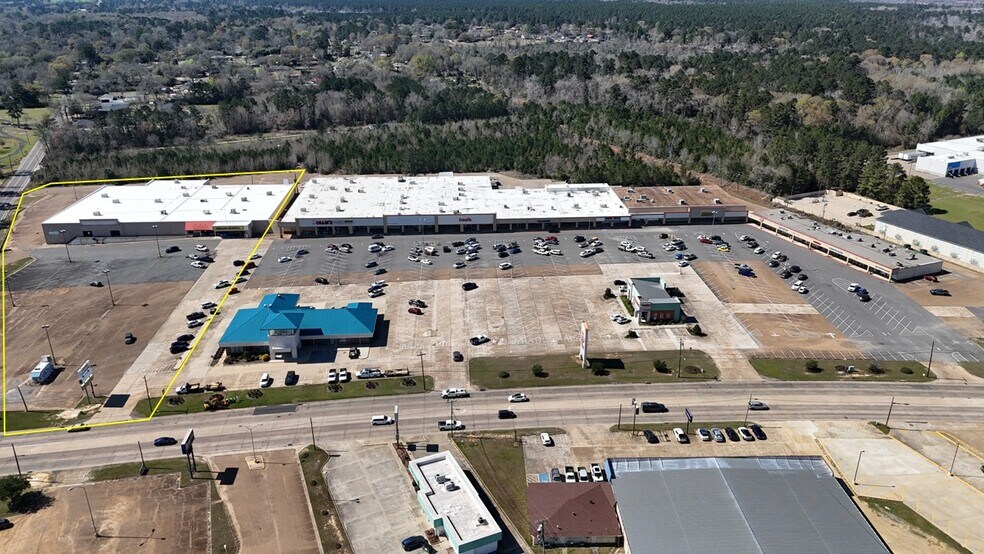 Primary Photo Of 1005-1027 N Pine St, Deridder Unknown For Lease