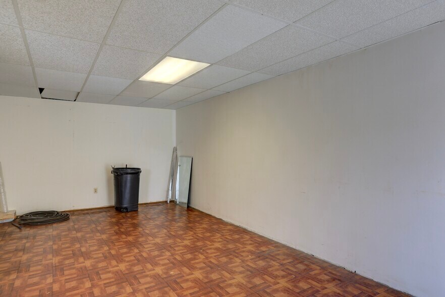 More Photos Of 637 2nd Ln, Vero Beach Flex For Sale