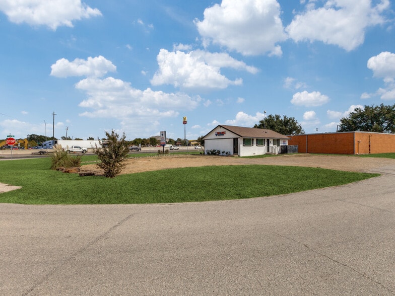 More Photos Of 101 E Us-80 Hwy, Forney Freestanding For Sale