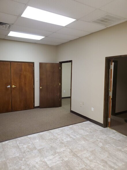 More Photos Of 726 Ramsey St, Fayetteville Flex For Lease