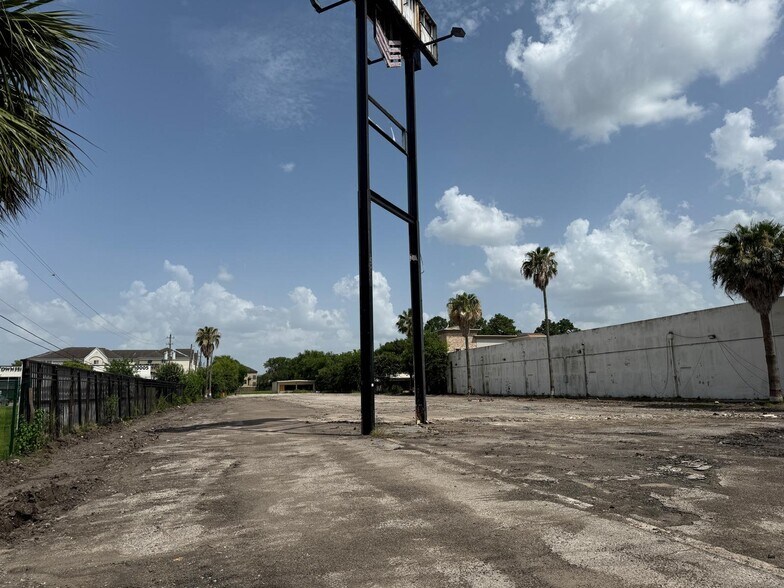 More Photos Of 10015 Main St, Houston Land For Sale