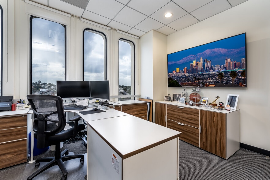More Photos Of 1910 W Sunset Blvd, Los Angeles Office For Lease