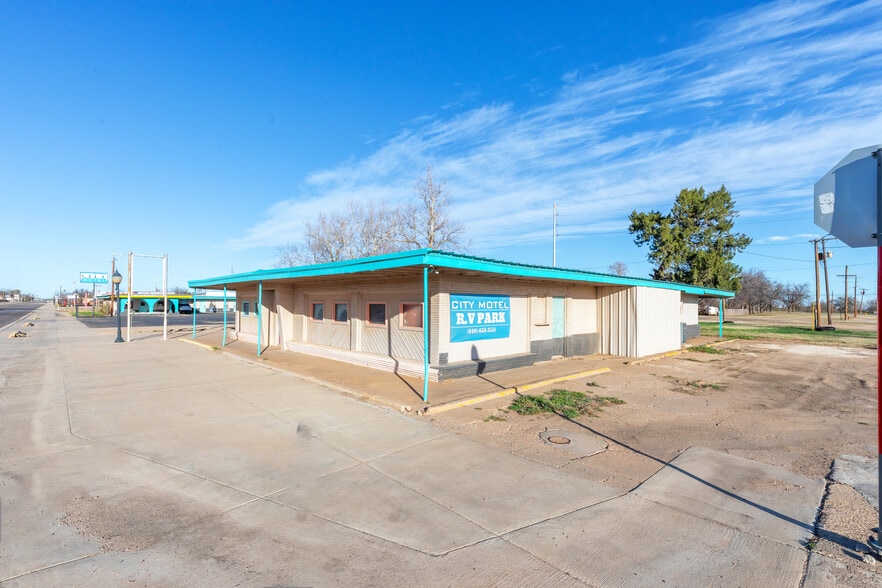 More Photos Of 1100 Main St, Knox City Hotel For Sale