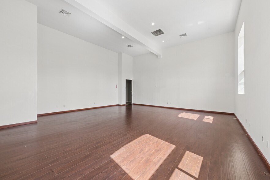 More Photos Of 6410-6412 Hollywood Blvd, Los Angeles Storefront Retail Office For Lease