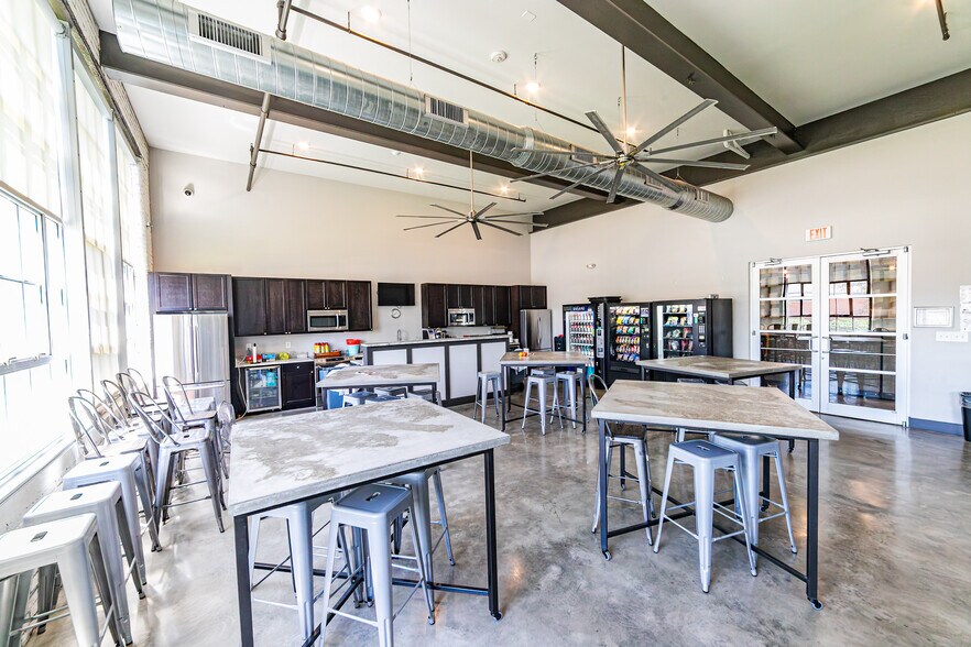 More Photos Of 1506 6th Ave, Columbus Office Residential For Lease