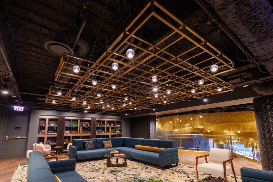 More Photos Of 225 W Washington St, Chicago Office For Lease