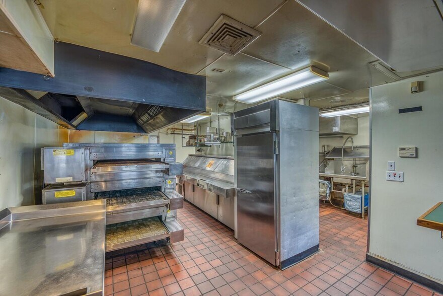 More Photos Of 238 Meadow St, Littleton Freestanding For Sale