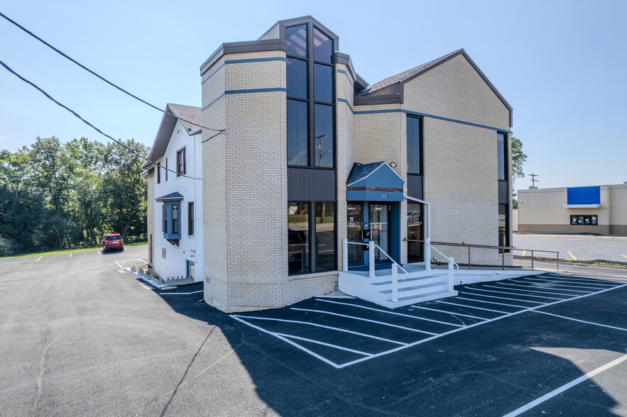 Primary Photo Of 2120 Freeport Rd, New Kensington Office For Lease