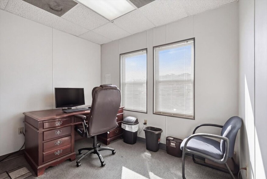 More Photos Of 2816 John Deere Dr, Knoxville Warehouse For Sale