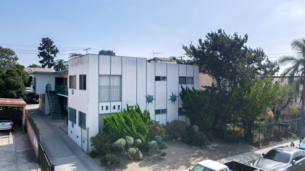 More Photos Of , Los Angeles Multifamily For Sale