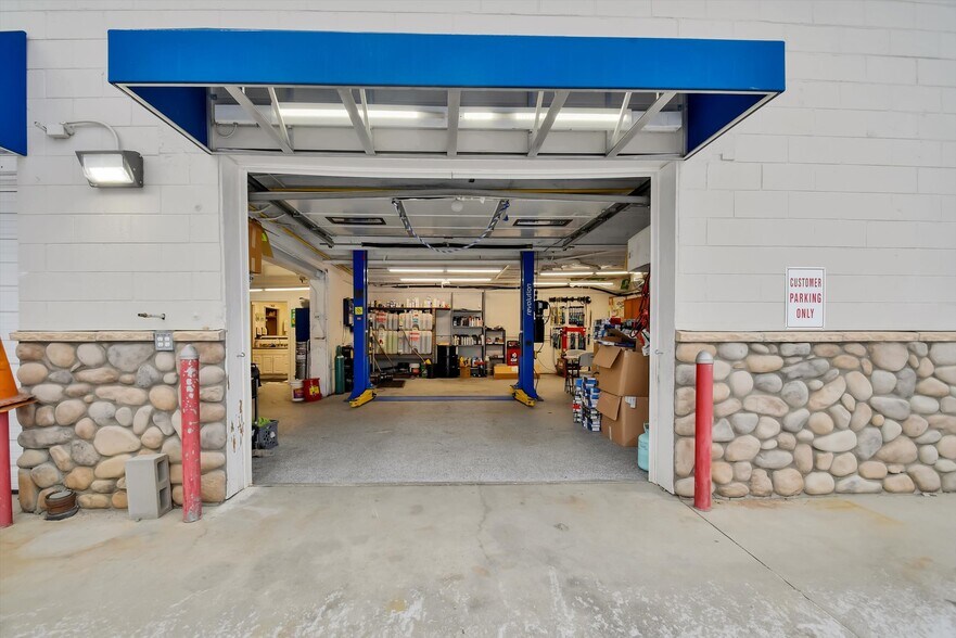 More Photos Of 16099 S Golden Rd, Golden Freestanding For Sale